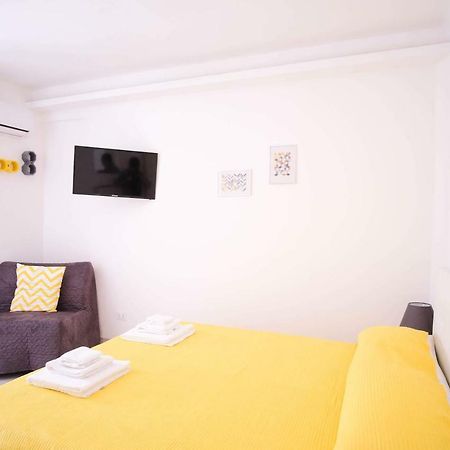 Charme & Chic Studios - Bari Centro ภายนอก รูปภาพ